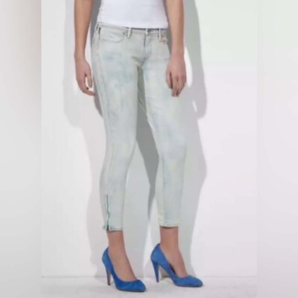 Levi’s Women’s Ankle Zip Light Wash Legging Jeans